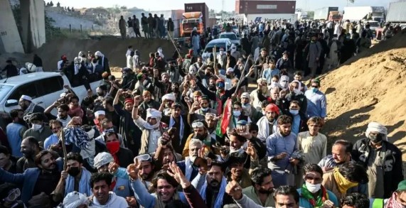 26 نومبر  : عارف علوی، گنڈاپور سلمان اکرم سمیت 50 پی ٹی آئی رہنماؤں کے وارنٹ گرفتاری