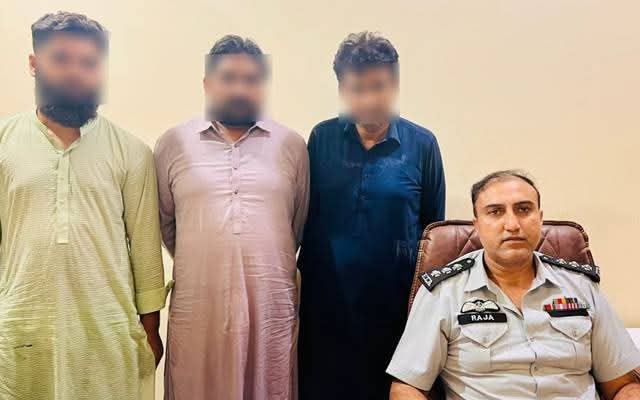 فوری پاسپورٹ، بڑی لوٹ مار: شیخوپورہ میں “ایجنٹ راج“ ختم؟