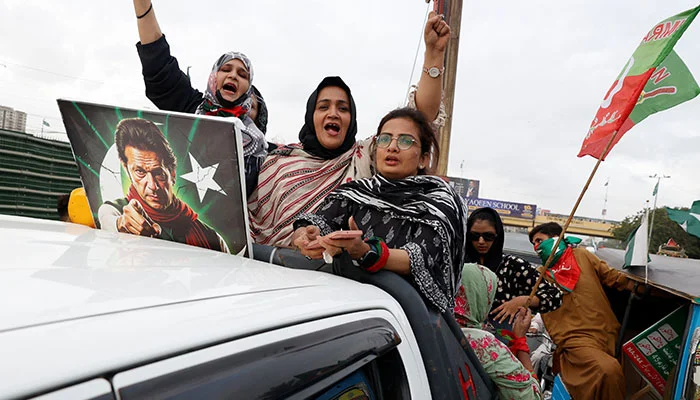 لاہور میں پی ٹی آئی ریلی پر کریک ڈاؤن: معین قریشی، شعیب امیر سمیت کئی رہنما گرفتار