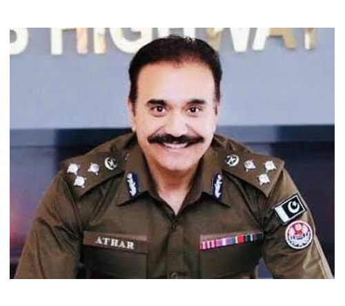 پنجاب میں ٹریفک پولیس کا ہیلمٹ پر کریک ڈاؤن، شہریوں کا دوہرے معیار پر شدید احتجاج