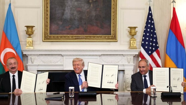 ٹرمپ نے آرمینیا ،آذربائیجان تاریخی امن معاہدہ کرادیا، پاکستان کا خیرمقدم