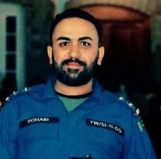 فلم الٹی چل گئی : ایم این اے کا چالان کرنے والا ہیرو بننے کے چکر میں معطل