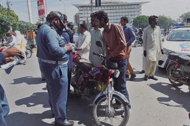 ای چالان اب وٹس ایپ پر ، ادائیگی اور ریویو بھی ہوسکے گا