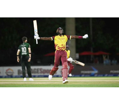 جیسن ہولڈر نے ڈیوین براوو کا ریکارڈ توڑ دیا