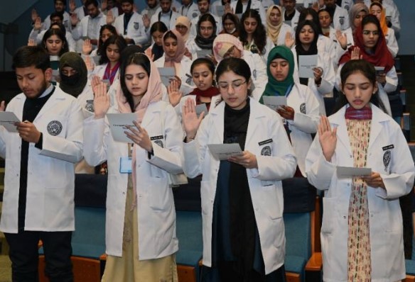 پنجاب کے سرکاری میڈیکل کالجز میں ایم بی بی ایس کی  سیٹیں بڑھانے کا فیصلہ