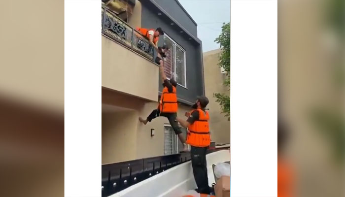 پانی نہیں آئیگا،،، جاکر سو جائیں ، عبدالعلیم خان کی یقین دہانی کے بعد پھر کیا ہوا؟