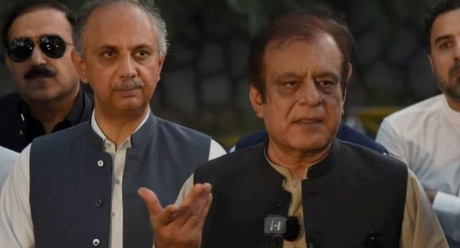 جی ایچ کیو حملہ کیس،عمر ایوب، شبلی فراز سمیت 14 پی ٹی آئی ارکان کے ناقابل ضمانت وارنٹ جاری