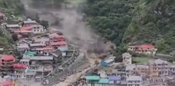 بھارتی ریاست اتراکھنڈ میں کلاؤڈ برسٹ، درجنوں لاپتہ، ویڈیو نے دل دہلا دئیے