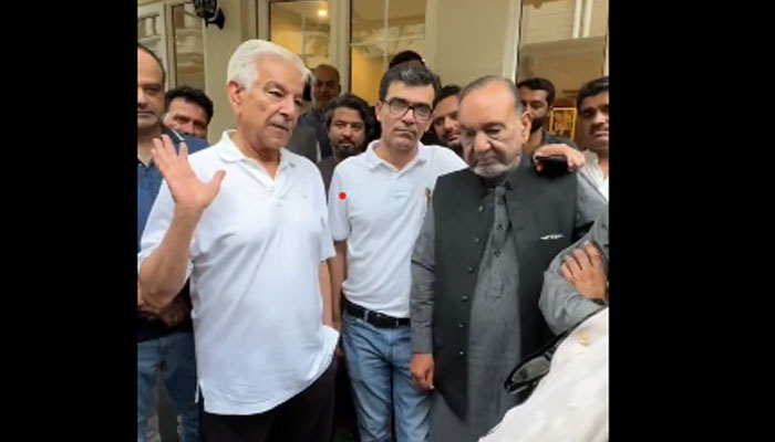 وفاقی وزیردفاع خواجہ آصف نے ٹھیکیدارکا نام لئے بغیر اربوں کرپشن کا منصوبہ بے نقاب کردیا