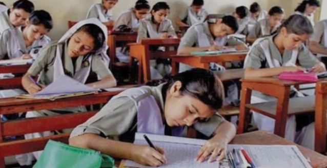 آئندہ سال سے 8ویں جماعت کا بورڈ کا امتحان صرف سرکاری اسکولوں میں ہوگا