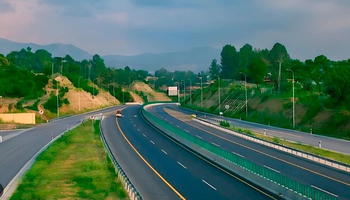 موٹر وے ٹول ٹیکس میں پھر اضافہ ،اب کتنے روپے بھرنا ہوں گے؟