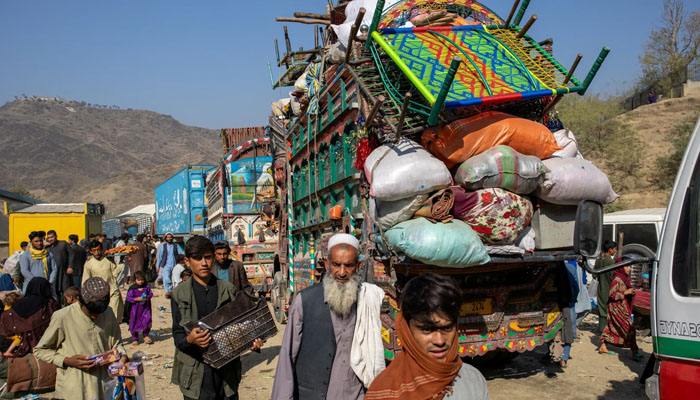 افغان مہاجرین کی پاکستان بدری شروع، بلادستاویزات افراد کیخلاف مقدمہ درج، بلیک لسٹ ہونگے