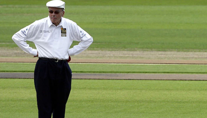 بذلہ سنج اور حاضر جواب لیجنڈ کرکٹ امپائر ڈکی برڈ انتقال کرگئے