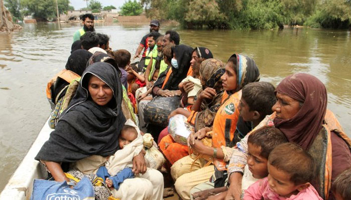 ہنی ٹریپ، نو دولتیے اور بھوکا ہمسایہ