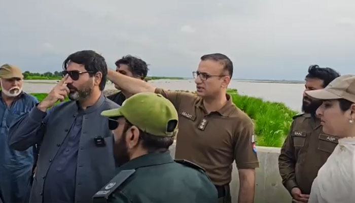 وزیراعلی پنجاب مریم نواز شریف کے حکم پر پنجاب پولیس سیلاب زدہ علاقوں میں متحرک