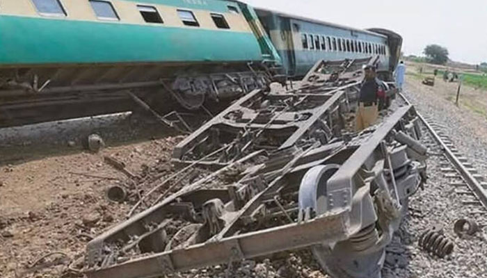 مستونگ کے قریب ریلوے ٹریک پر دھماکا، جعفر ایکسپریس کی 6 بوگیاں پٹڑی سے اتر گئیں، مسافر زخمی