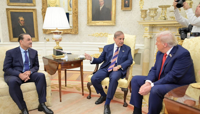وزیراعظم شہباز شریف اور فیلڈ مارشل سید عاصم منیر کی وائٹ ہاؤس میں صدر ڈونلڈ ٹرمپ سے تاریخ ساز ملاقات