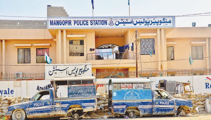 “تھانیداری میں ڈگری کا انقلاب“ سانپ، پانی اور قانون اپنا راستہ بنا ہی لیتے ہیں