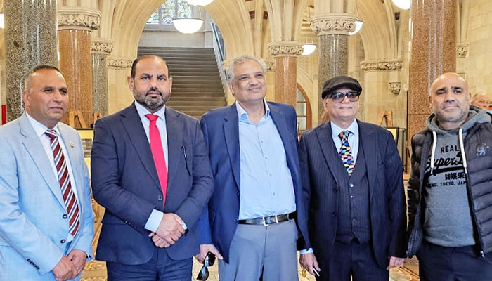 سہیل وڑائچ اور وائس چئیرمین اوورسیز پاکستانیز کمیشن پنجاب امجد ملک کا راچڈیل آمد پر شاندار استقبال