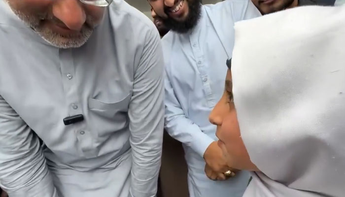 کیسے وزیراعظم بنوں گی ؟ معصوم بچی کا سوال ، شاہد خاقان عباسی کے جواب نے نظام ننگا کردیا