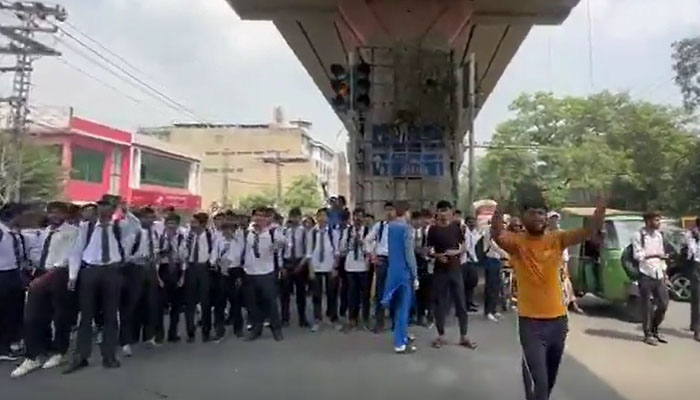 پنجاب یونیورسٹی میں گرفتاریوں تشدد کیلخلاف طلبا سڑکوں پر آگئے