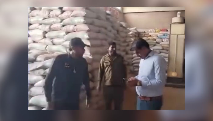 پیرا اور  پرائس کنٹرول کے پنجاب پھر میں چھاپے، کروڑوں کی ذخیرہ شدہ گندم برآمد