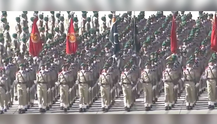 152 ویں پی ایم اے لانگ کورس کی مشترکہ پاسنگ آؤٹ پریڈ،کیڈٹ مجتبی عارف راجہ کواعزازی شمشیرسےنوازا گیا