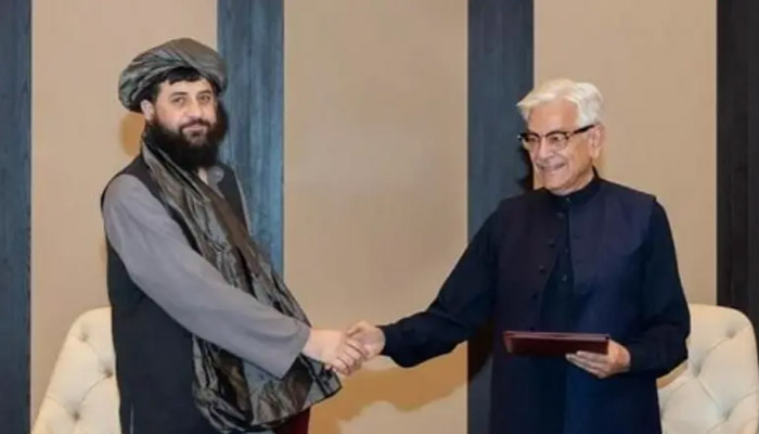 پاکستان اور افغانستان کا فوری جنگ بندی پر اتفاق،  وزیر دفاع کا افغان طالبان کے ساتھ مذاکرات جاری رکھنے کا اعلان
