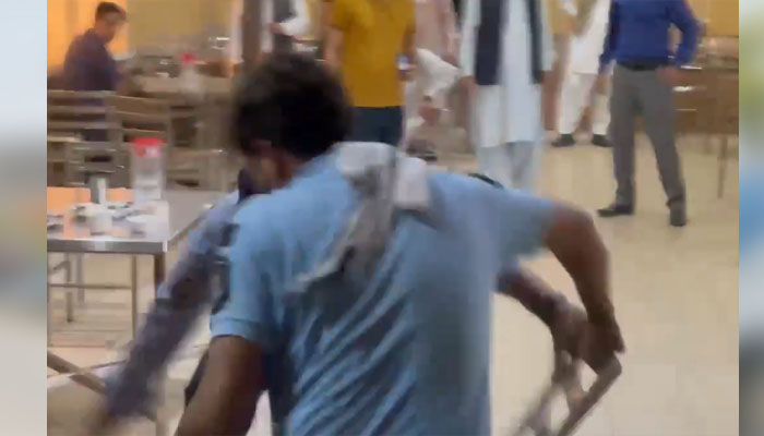 نیشنل پریس کلب میں پولیس کے دھاوے پر وزیرمملکت برائے داخلہ طلال چودھری کی معذرت