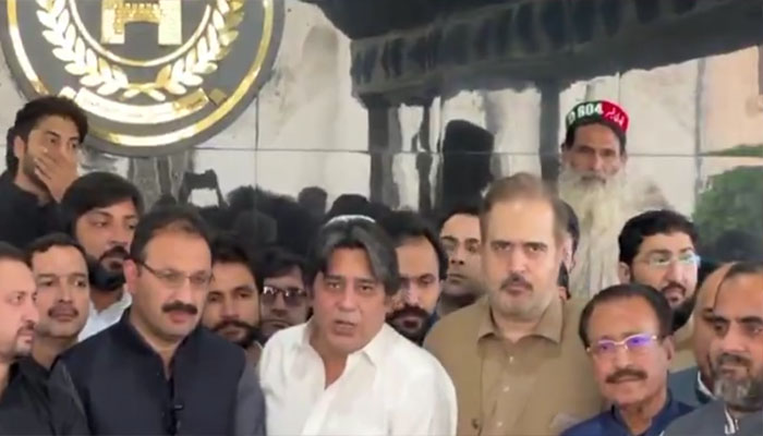 پاکستان تحریک انصاف کے خرم ذیشان نے سینٹ کا ضمنی الیکشن جیت لیا