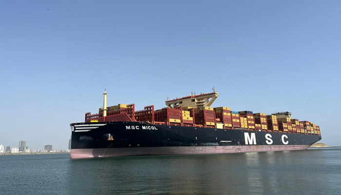 پاکستان کی بحری تاریخ میں سنگِ میل، سب سے بڑا کنٹینر جہاز کراچی پہنچ گیا