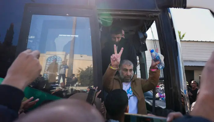 غزہ امن معاہدے پر عملدرآمد شروع، اسرائیل نے فلسطینی قیدیوں کی رہا کردیا