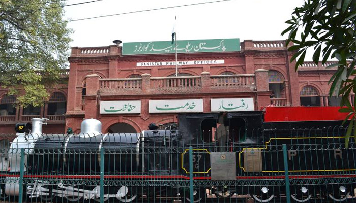پاکستان ریلوے کی تباہی کی اصل داستان،، بوگس الاٹمنٹ اسکینڈل نے نظام کی جڑیں ہلا دیں