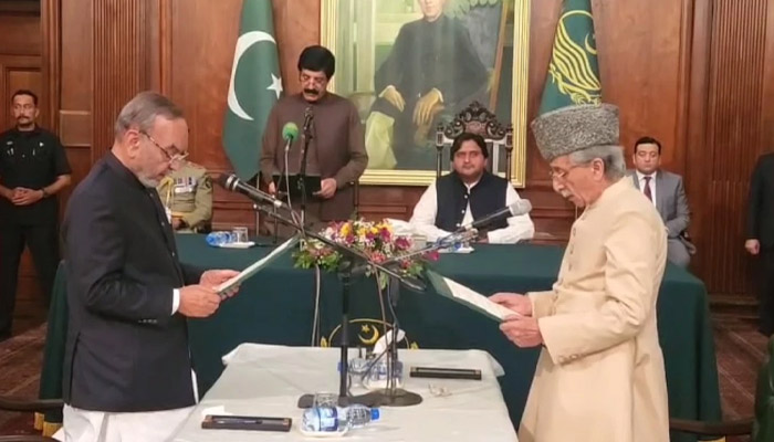 پنجاب کابینہ میں نئے شامل ہونے والے وزراء رانا محمد اقبال اور منشا اللہ بٹ نے حلف اٹھالیا