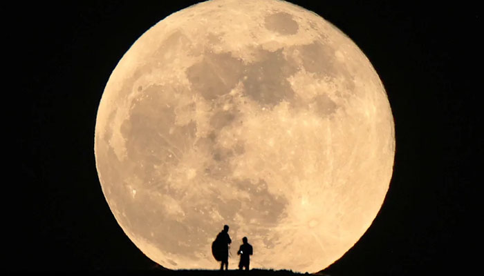 پاکستان میں سپر مون کا شاندار نظارہ کب ہوگا؟ سپارکو نے بتادیا