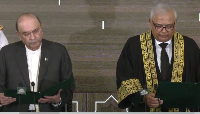 جسٹس امین الدین خان وفاقی آئینی عدالت کے پہلے چیف جسٹس مقرر، حلف اٹھا لیا