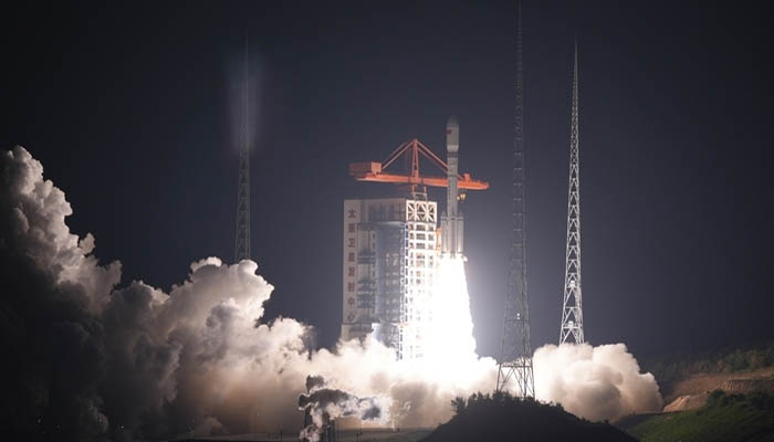 چین نے سیٹلائیٹ انٹرنیٹ کے لیے لو ارتھ آربٹ میں 17 سیٹلائیٹس کامیابی سے لانچ کر دیے