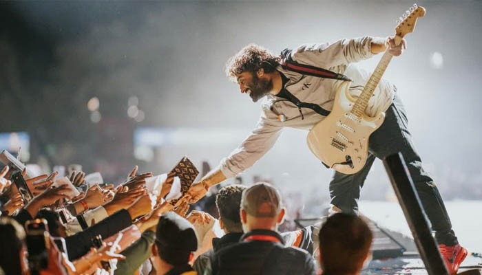 اچھا چلتا ہوں دعاؤں میں یاد رکھنا ۔۔۔گلوکار اربجیت سنگھ نے گانا چھوڑ دیا