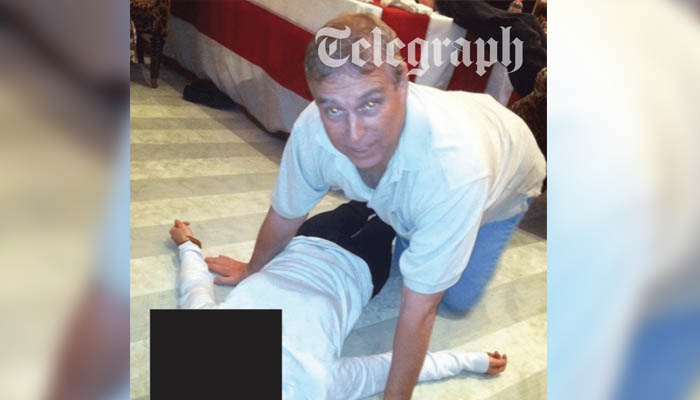 ایپسٹین سکینڈل : شہزادہ اینڈریو کی منظر عام پر آنیوالی نازیبا تصاویر ، ای میلز نے تہلکہ مچا دیا