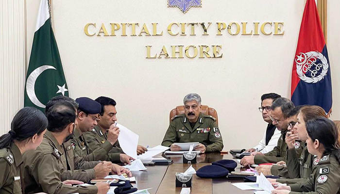 سی سی پی او لاہور کا اشتہاریوں کی گرفتاری اور کائٹ فلائنگ ایکٹ پر سختی سے عملدرآمد کا حکم، زیرِ التوا مقدمات جلد یکسو کرنے کی ہدایت