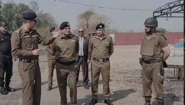 آئی جی پنجاب کا بین الصوبائی چیک پوسٹ داجل کا دورہ: خودکش دھماکے کی جگہ کا معائنہ، تمام سرحدی پوسٹوں پر ہائی الرٹ جاری