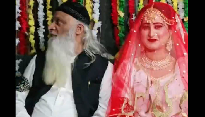 "عمر میں کیا رکھا ہے، دل جوان ہونا چاہیے”: 60 سالہ دلہا اور 23 سالہ دلہن کا ناقدین کو بھرپور جواب