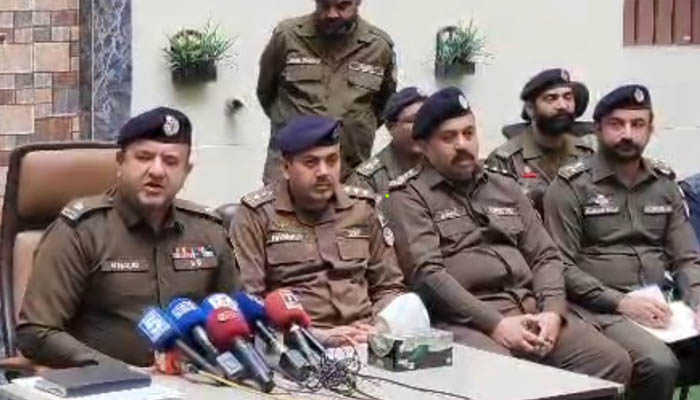 گڑھی شاہو میں ڈکیتی کی فرضی کہانی بے نقاب، شوہر کو قتل کروانے والی بیوی آشنا سمیت گرفتار