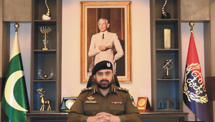 اچھرہ صرافہ مارکیٹ کے تاجروں سے سونا ہتھیانے والے ملزم سے 15 کروڑ کا مال برآمد، قیمتی گاڑیاں بھی پکڑی گئیں