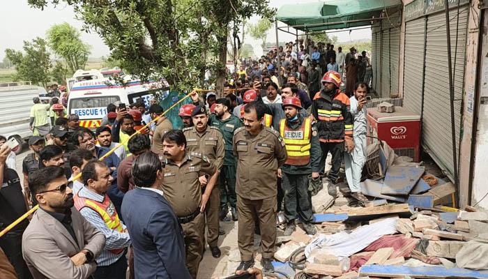 رحیم یار خان میں بے نظیر انکم سپورٹ مرکز کی چھت گرگئی، 7 خواتین جاں بحق، درجنوں زخمی، ہلاکتیں بڑھنے کا خدشہ