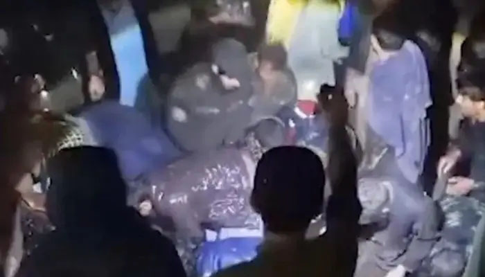 افغانستان میں زلزلہ، ایک ہی خاندان کے 8 افراد جاں بحق