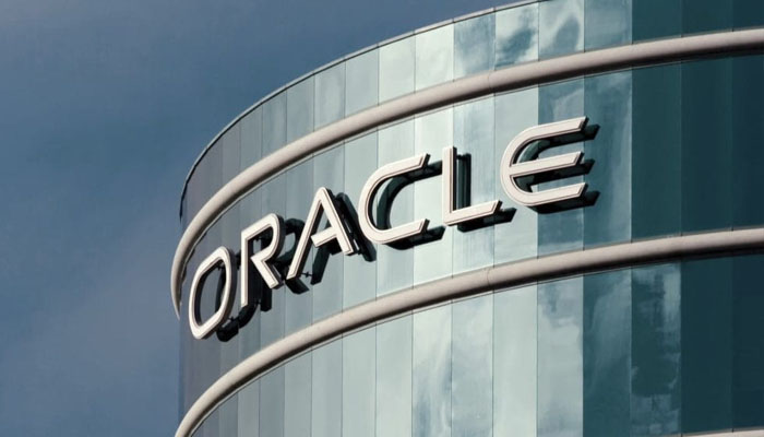 دبئی انٹرنیٹ سٹی میں ’آسمانی آفت‘: اوریکل کی عمارت پر میزائل کا ملبہ آگرا؛ ٹیکنالوجی ہب میں خوف و ہراس،