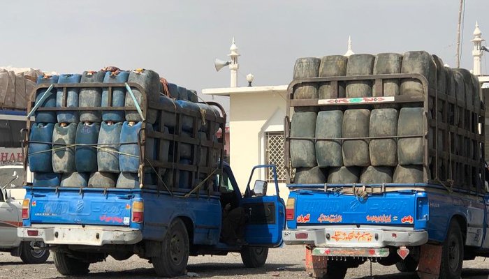 گوادر : ایرانی تیل کی سپلائی بند، قیمتیں 250 روپے فی لیٹر تک پہنچ گئیں، ماہی گیروں ، ٹرانسپورٹرز کا کاروبار ٹھپ