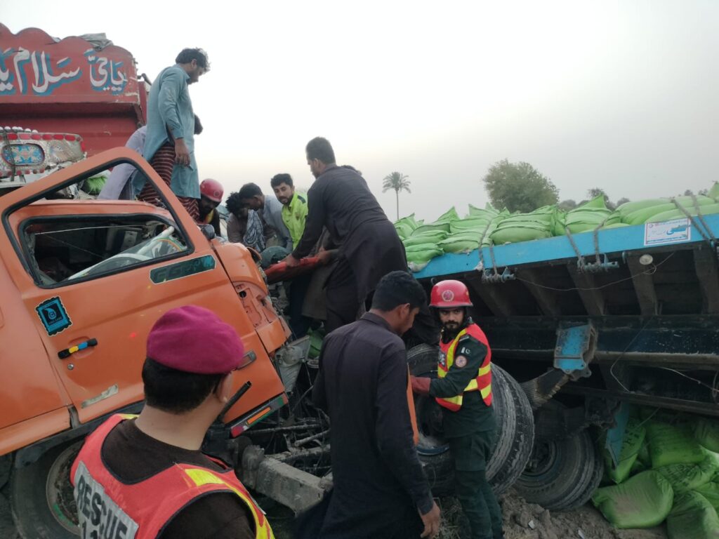 دو ٹرالرز میں تصادم، ایک شخص جاں بحق، دو زخمی