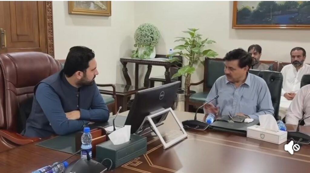وزیراعلیٰ محمد سہیل آفریدی سے پشاور پریس کلب کے کابینہ اور گورننگ باڈی کے وفد کی ملاقات